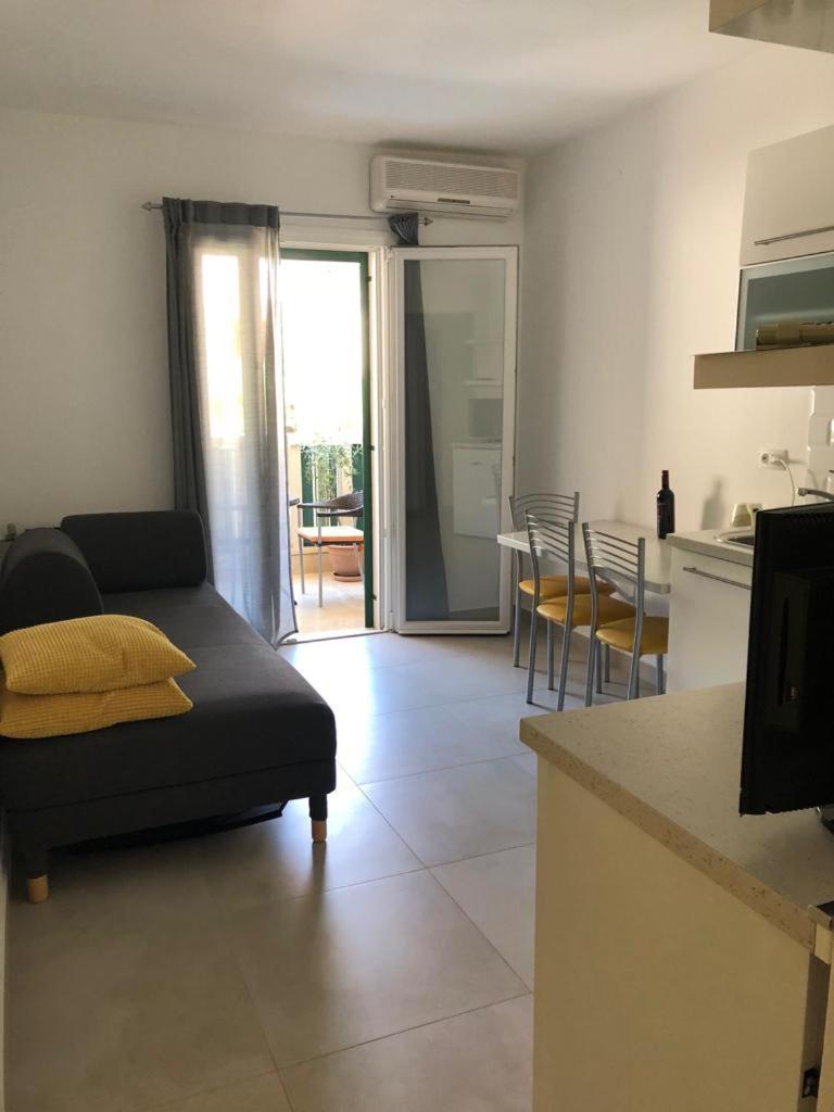 Guest House Marija Бол Экстерьер фото